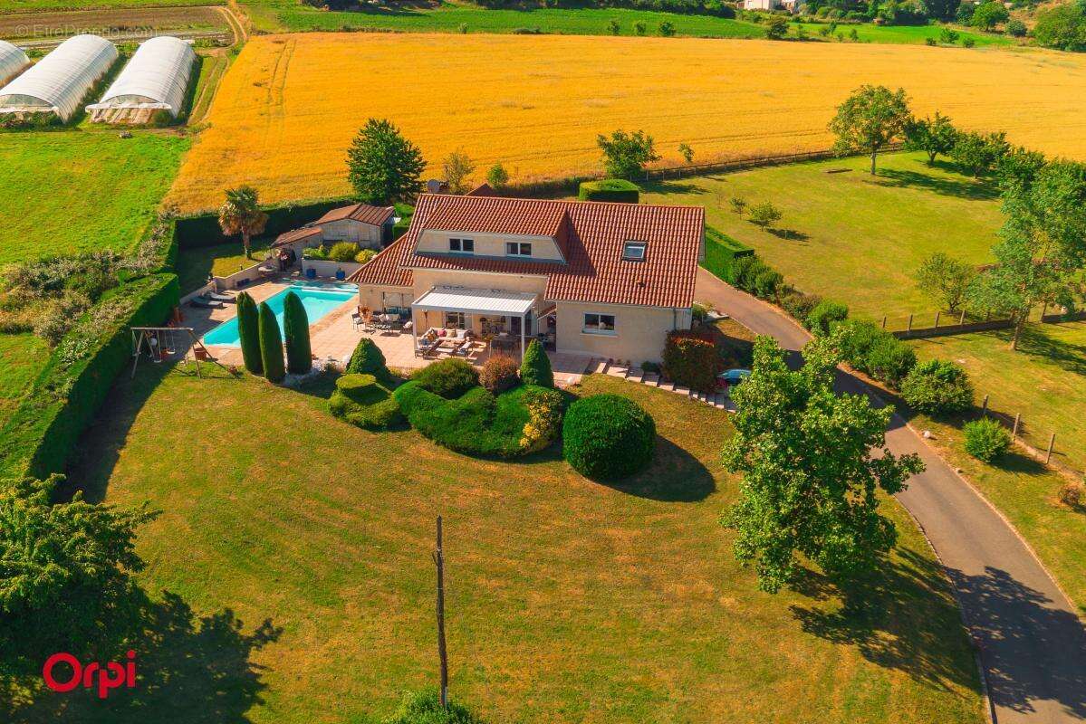 Maison à BESSENAY
