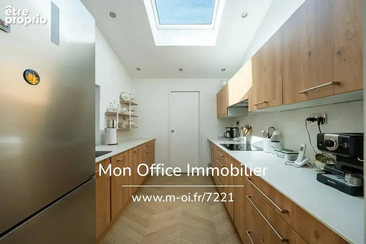 Référence : 7221-AUS. - Agréable maison en centre village de Venelles - photo 4