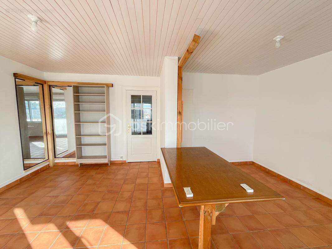 Appartement à FRESNES