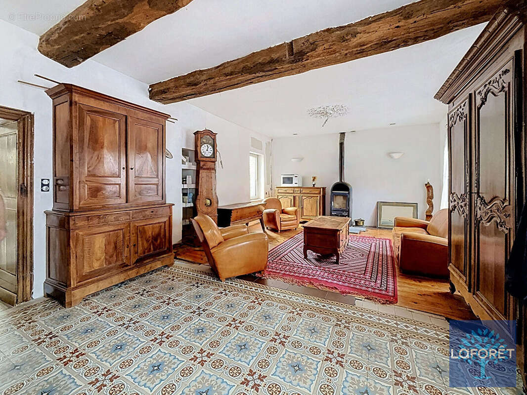 Magnifique maison avec stationnements et dépendances à Haspres - photo 2