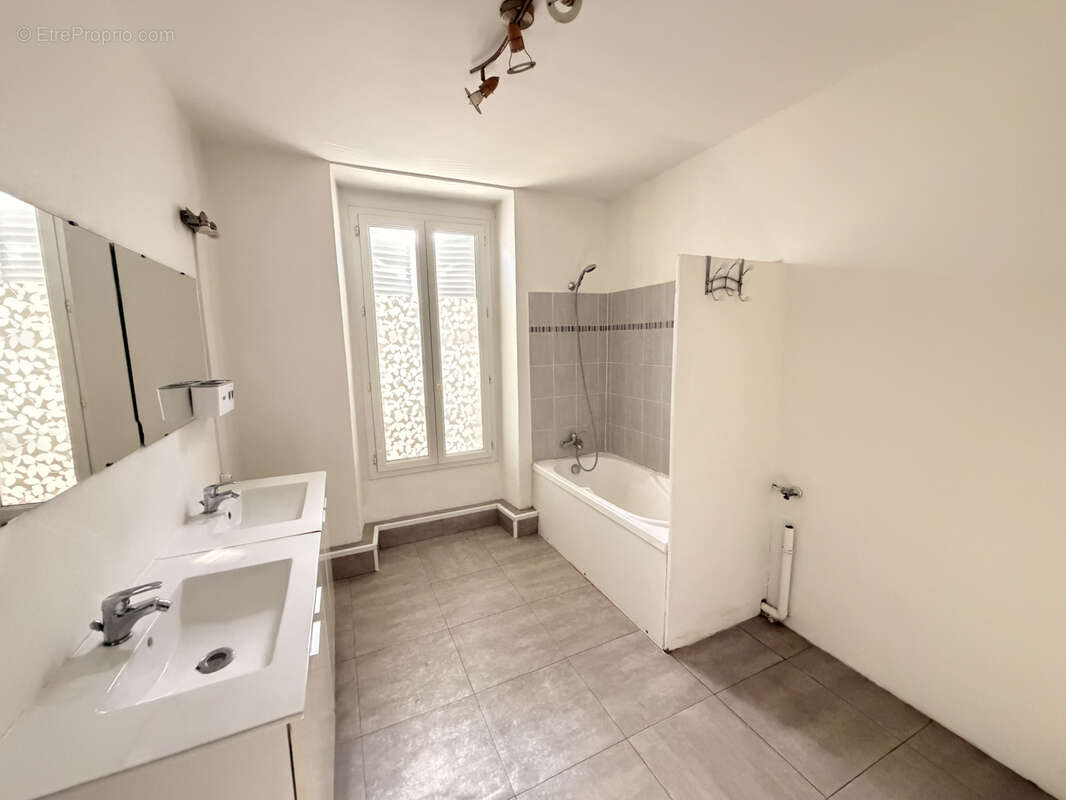 Vente plusieurs lots dans un immeuble - photo 4
