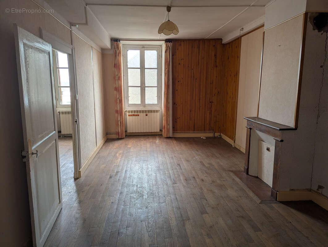 Grande maison de bourg à rénover ! - photo 11