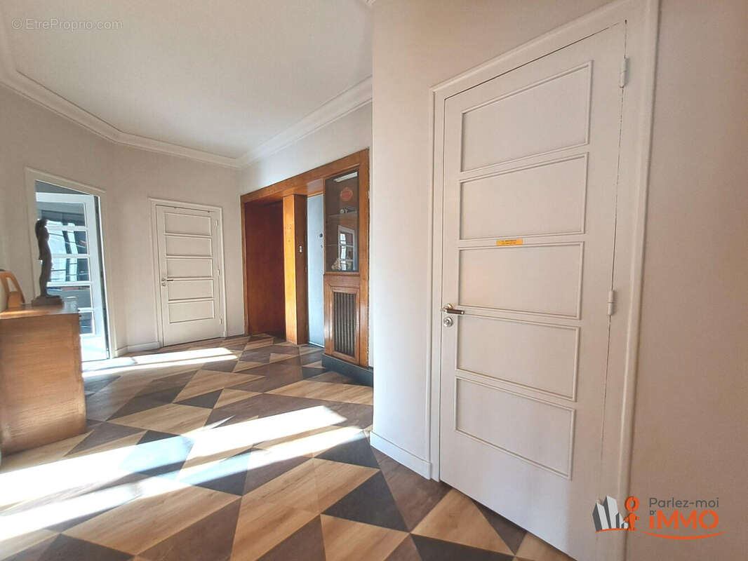 Appartement 120 m² à Saint-Etienne  - photo 2