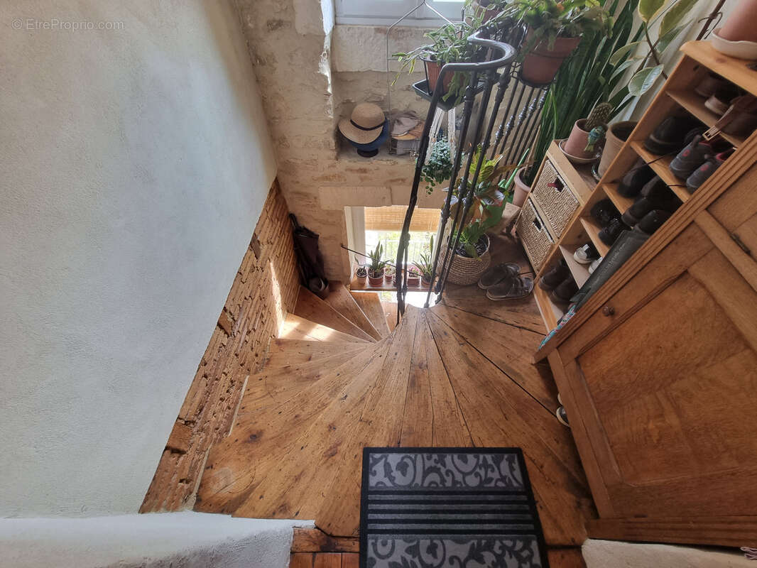 Appartement à BAGNOLS-SUR-CEZE