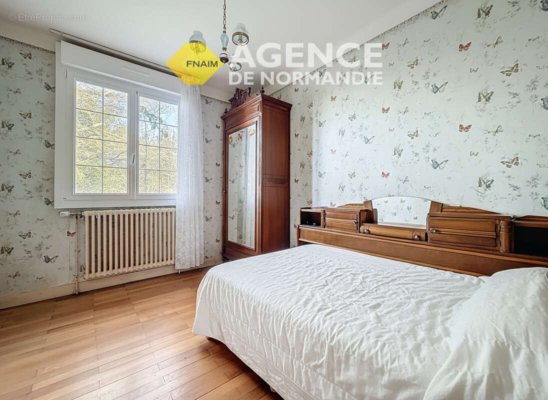 Maison à LA FERTE-FRENEL