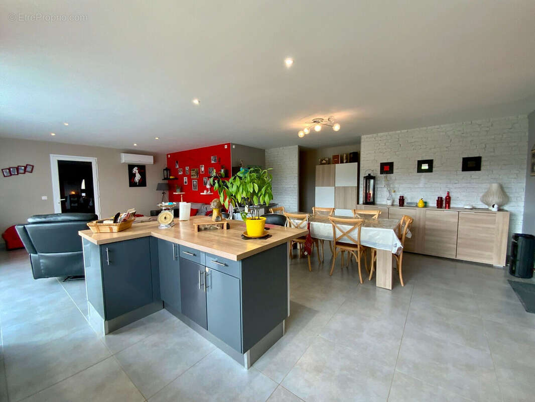 Maison à BARBEZIEUX-SAINT-HILAIRE