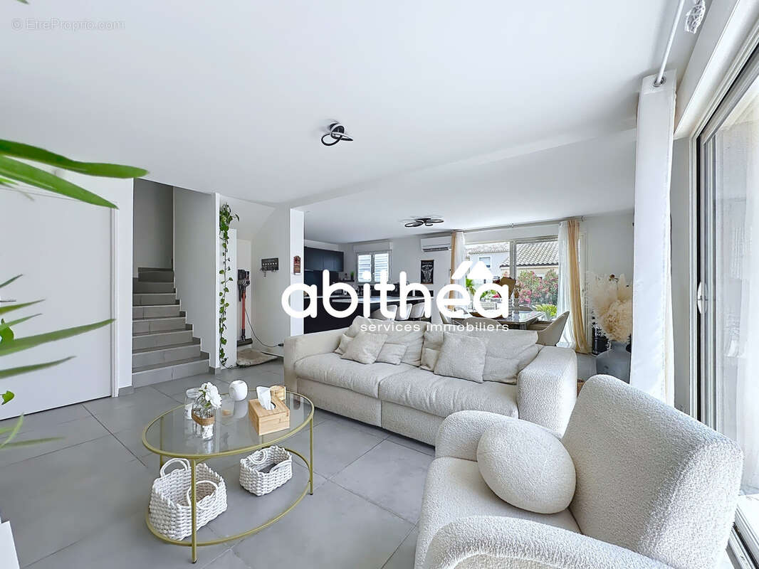 Villa 3 faces - 131 m2 - 4 chambres dont 1 au rdc - jardin piscine et garage - montblanc - photo 3