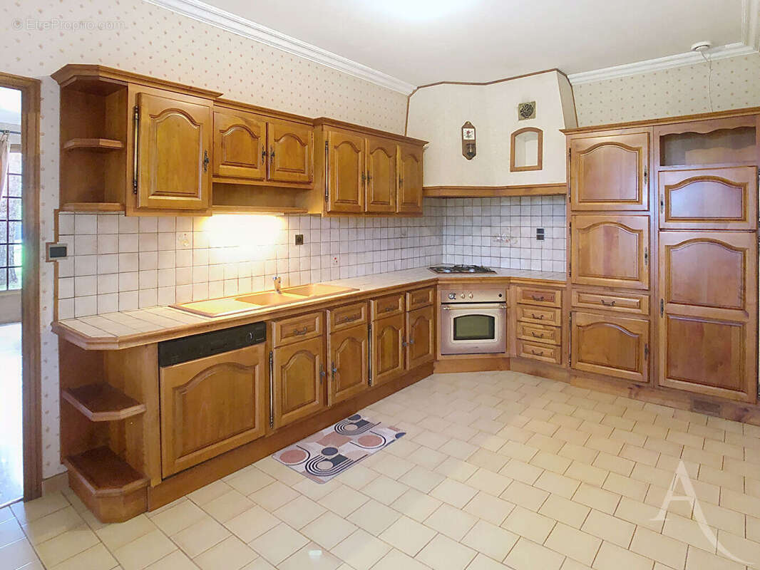Villa T5 avec parc arboré de 1692m² , double garage- PINS JUSTARET - photo 6