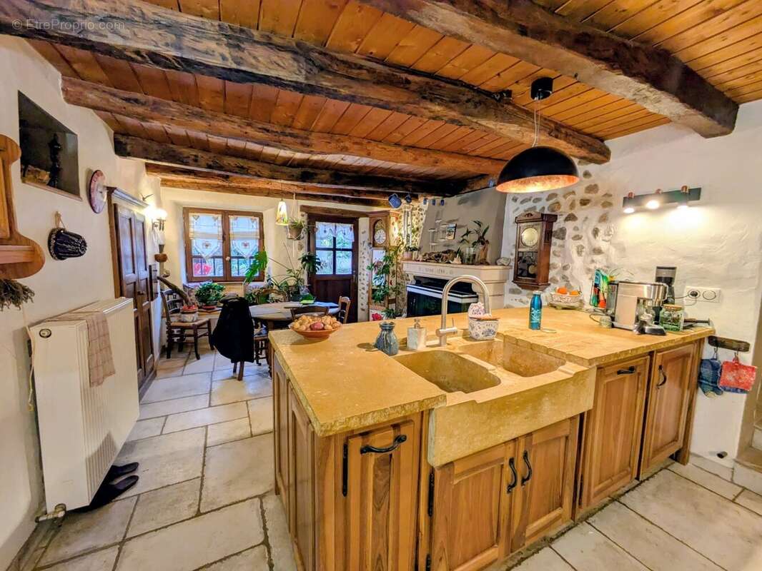 Maison à COISE-SAINT-JEAN-PIED-GAUTHIER