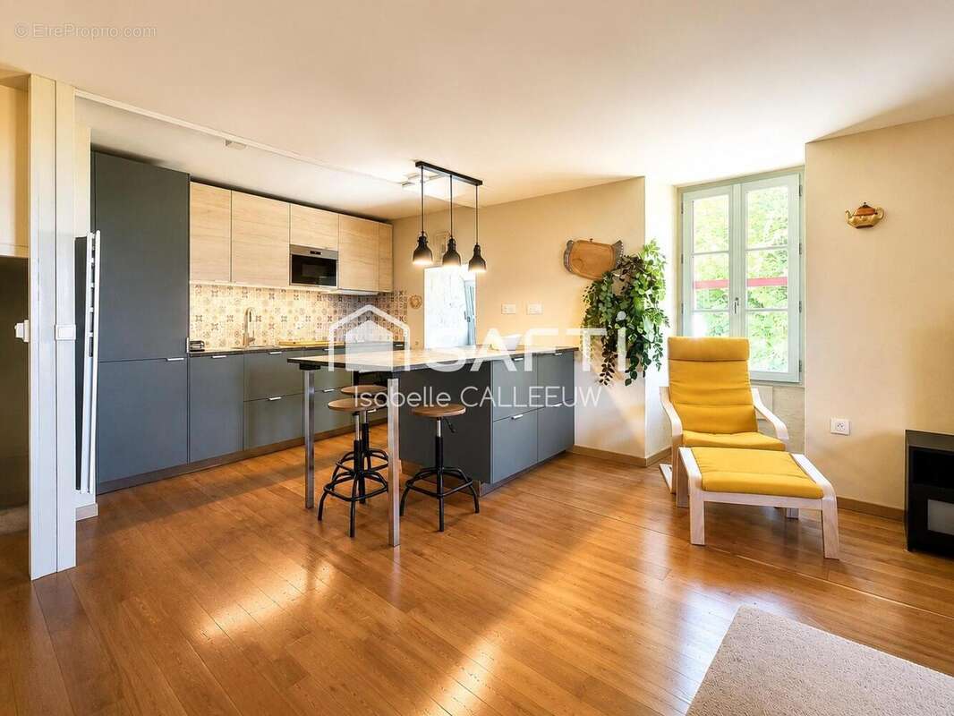 Maison 56 m² à Brossac  - photo 3