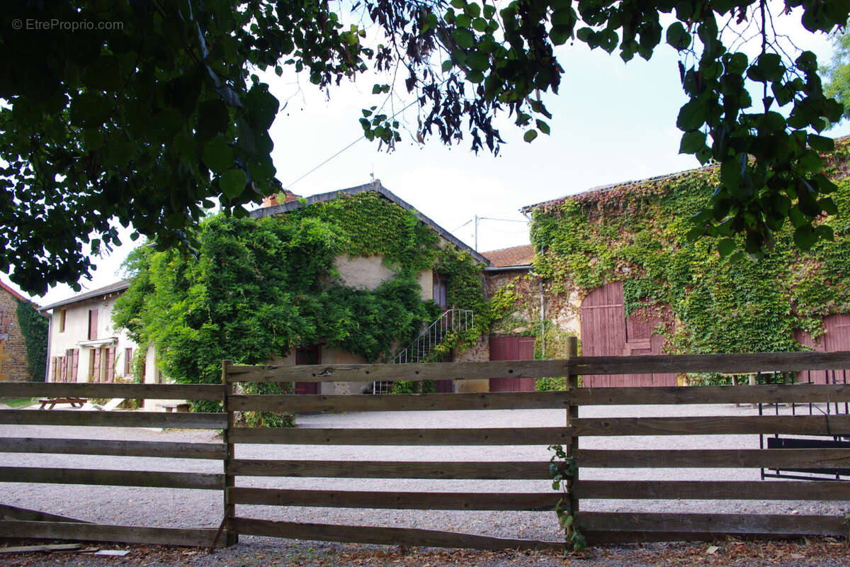 Maison à SAINT-PIERRE-LA-NOAILLE
