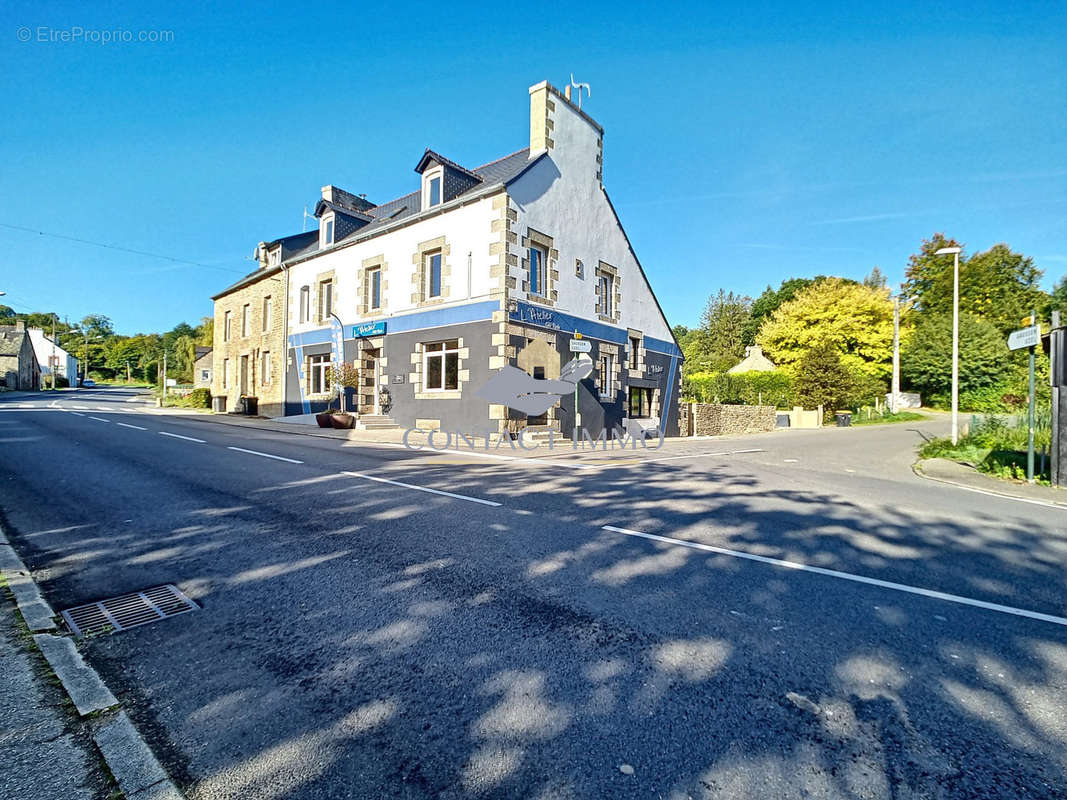 façade - Maison à PLOUGUENAST