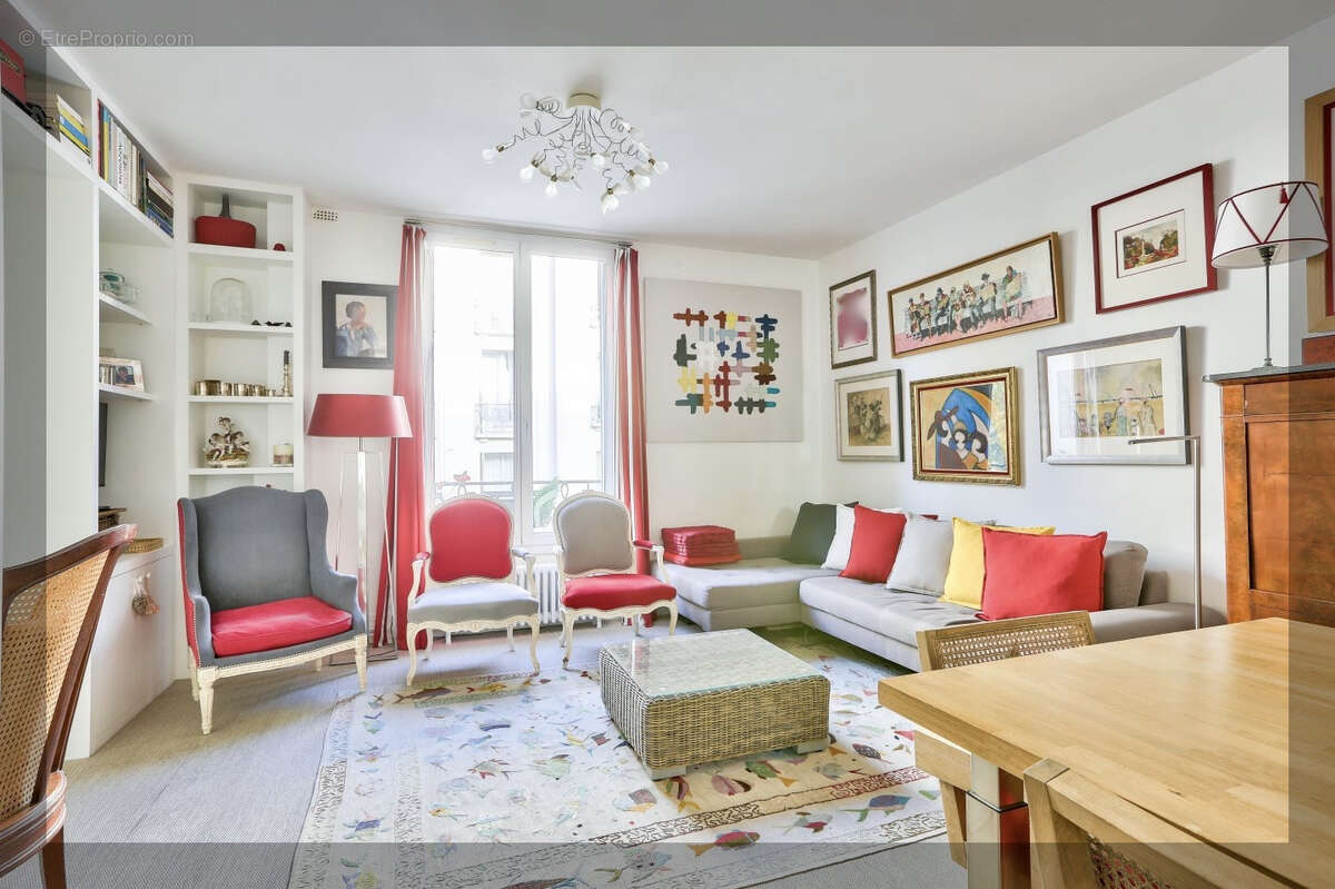 Appartement à PARIS-16E