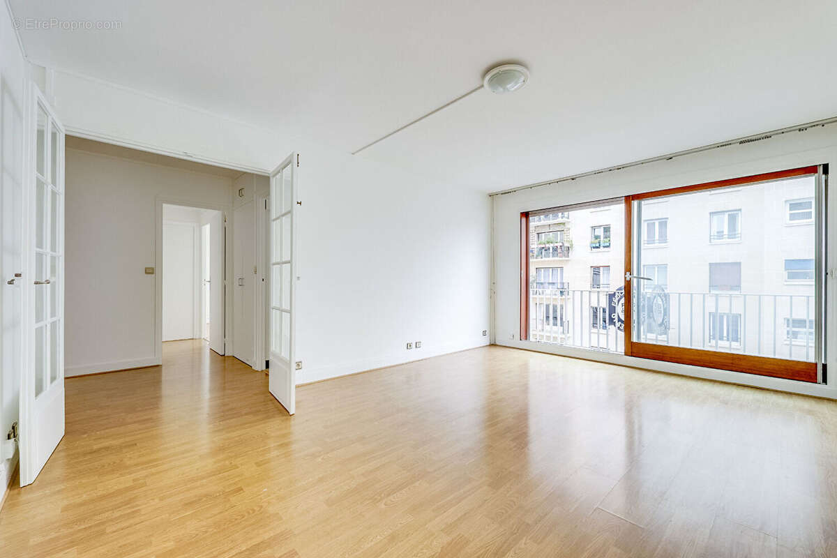 Appartement à PARIS-14E