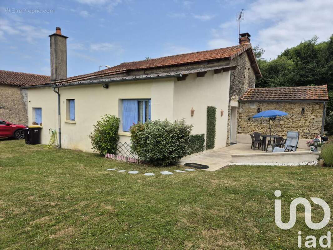 Maison 74 m² à Payroux  - photo 7