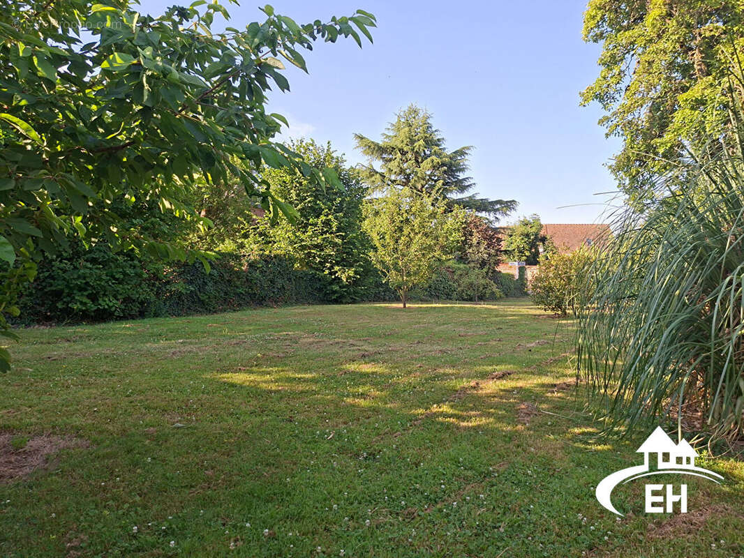 MAISON DE 181 M² - 4 CHAMBRES - Bâtiment de 215 m² - photo 10