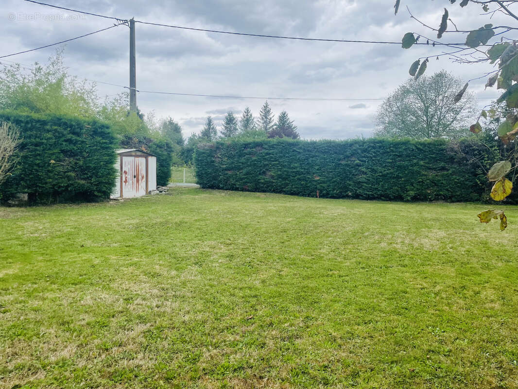 Maison à SAINT-PANTALEON-DE-LARCHE