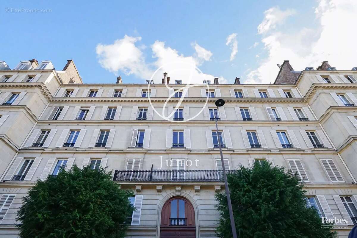 Appartement à PARIS-7E