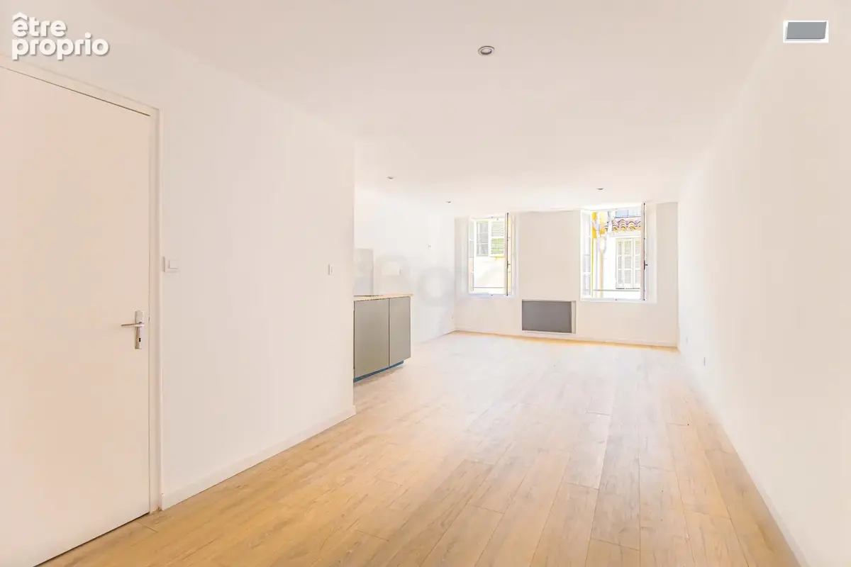 TOULON - CENTRE VILLE - Studio rénové 32 m2   À deux pas des Halles - photo 3