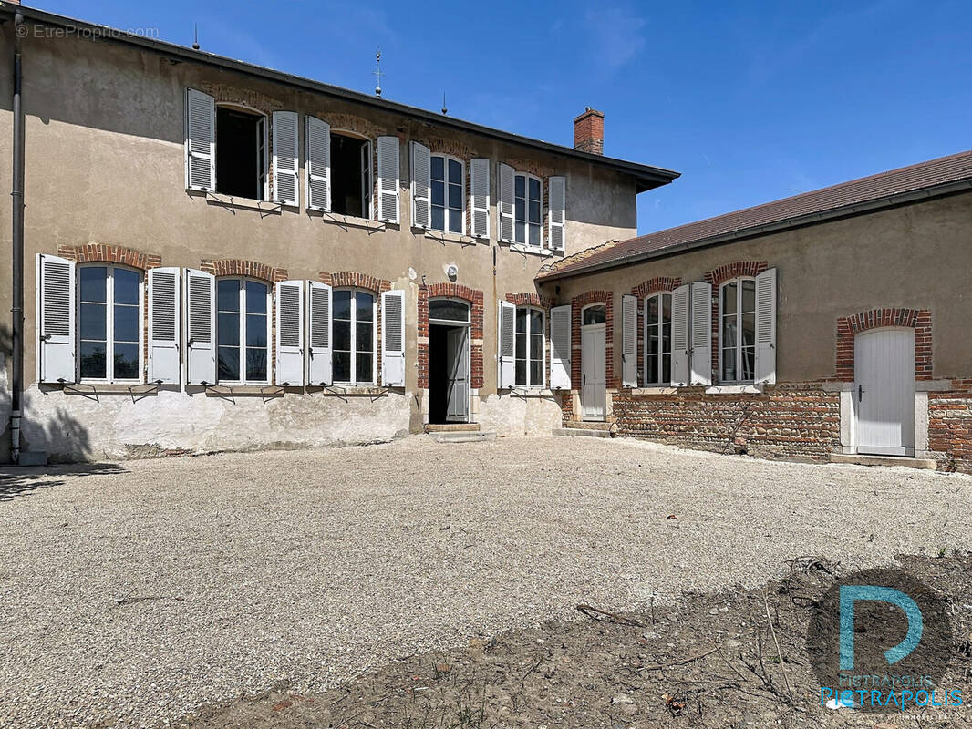Maison 180 m² à Sulignat  - photo 2