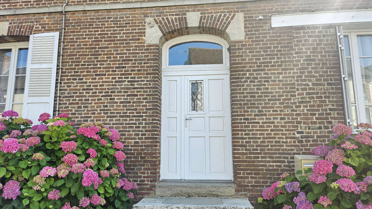 Maison à MILLY-SUR-THERAIN