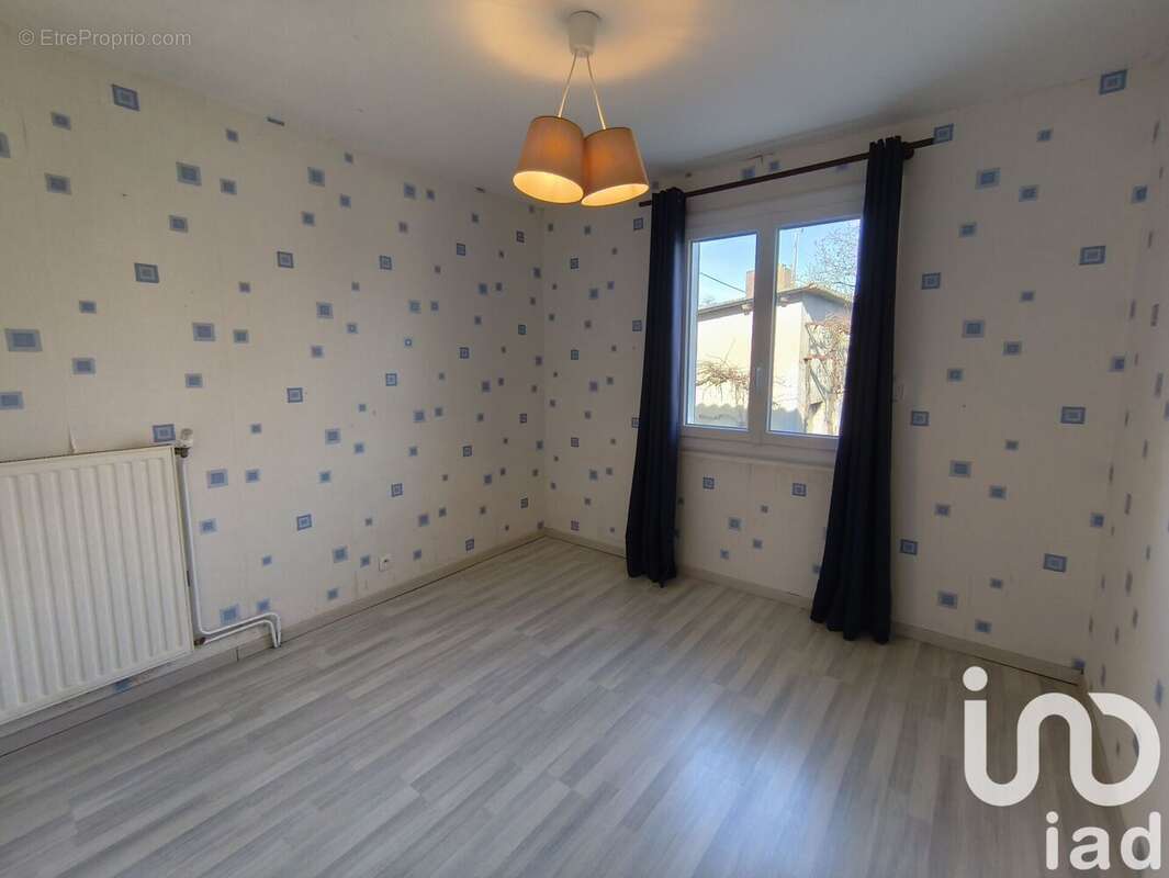 Photo 5 - Maison à LUSIGNAN