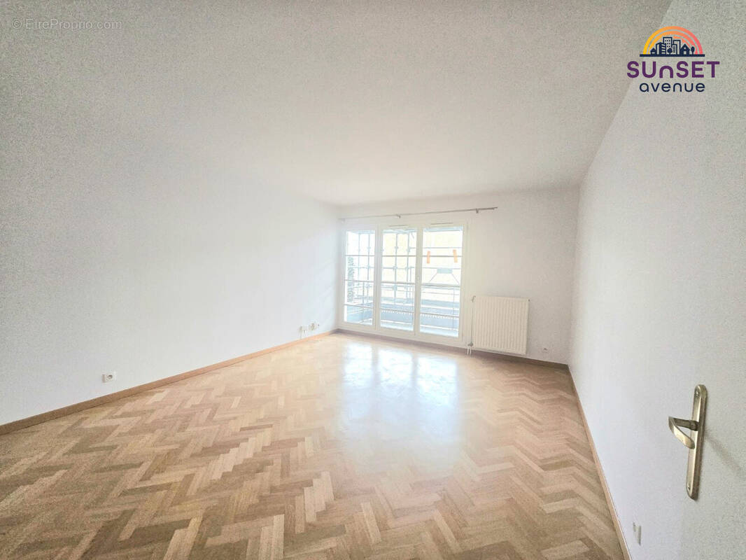 Appartement à COURBEVOIE