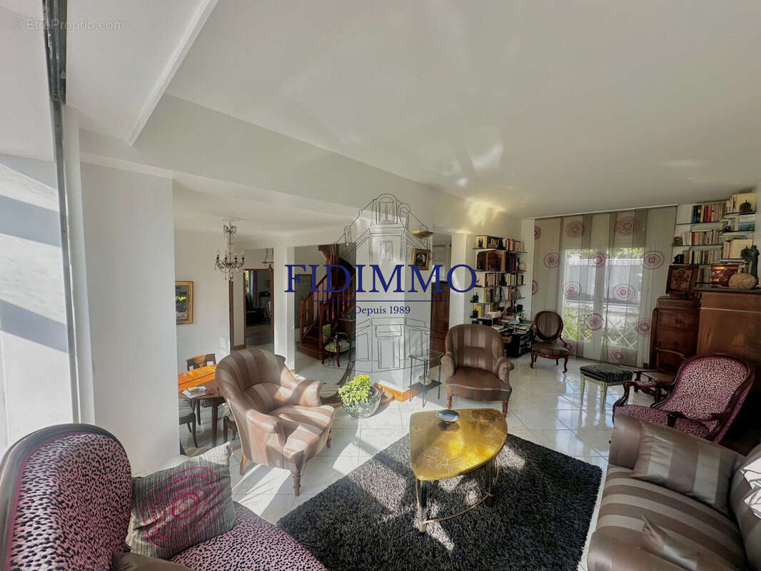 Maison à CHENNEVIERES-SUR-MARNE