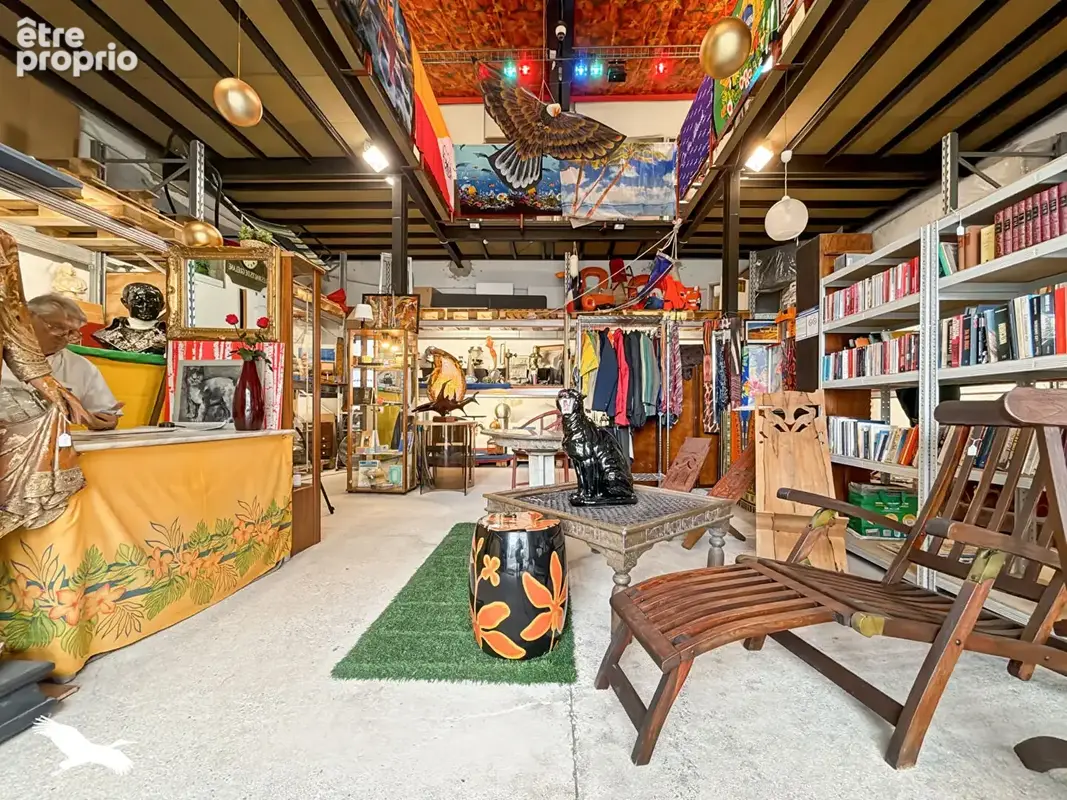 Local commercial 5 pièces 240 m² · à Marseille-11e · 240 m² · 395 000 €
