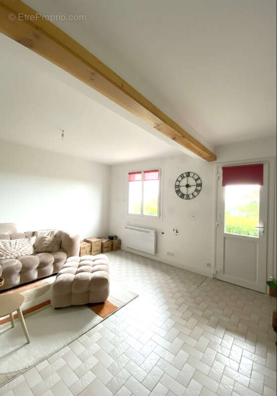 Maison à CREUZIER-LE-VIEUX