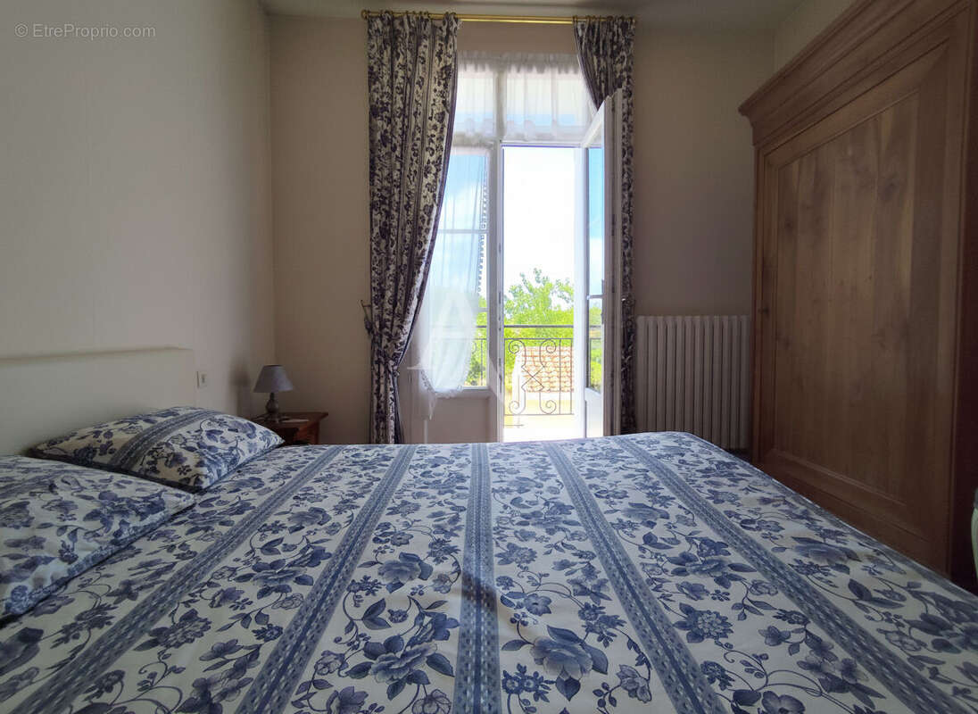 Maison de caractère au coeur du Bourg d'Olonne-sur-Mer  (5 chambres, garage, jardin) - photo 2