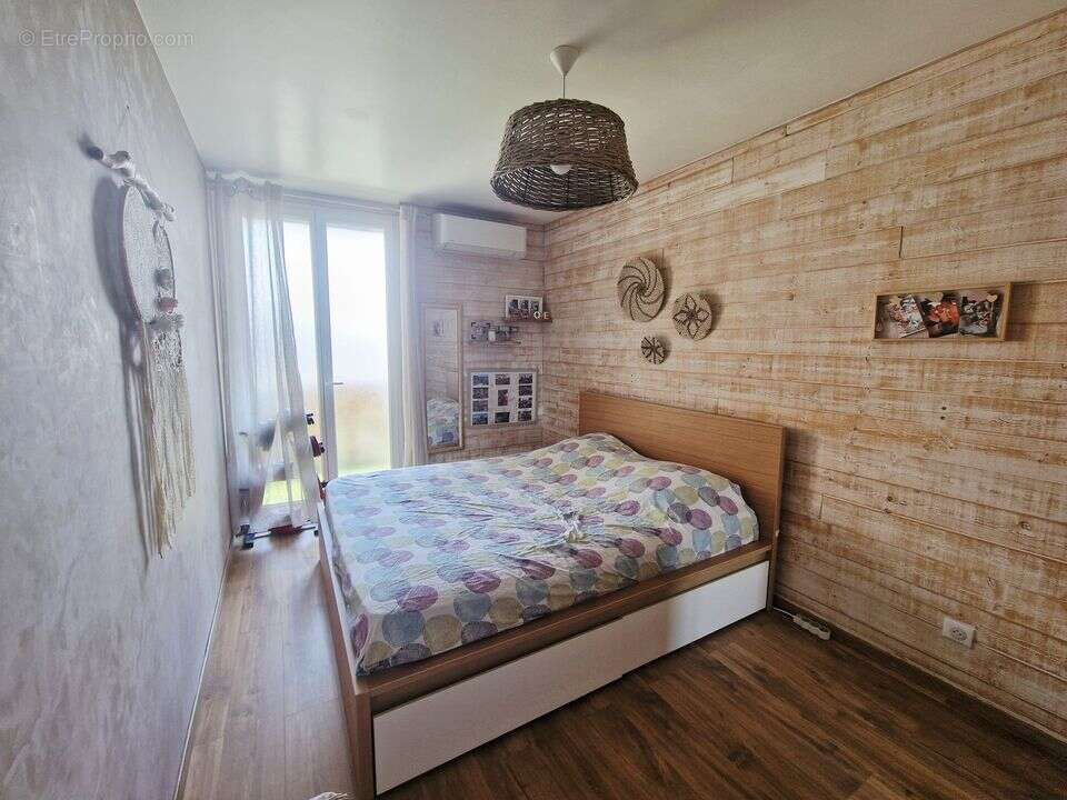 Type 3 -  Lumineux - Cave - Balcon - Climatisation - Dressing - Appartement à MARSEILLE-11E