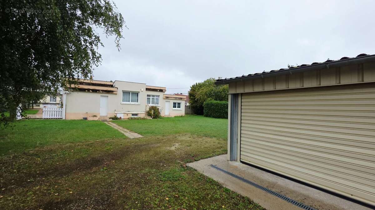 Maison à MEHUN-SUR-YEVRE