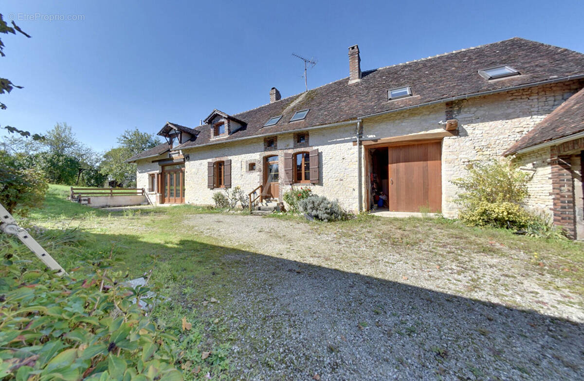 Maison à POILLY-SUR-THOLON