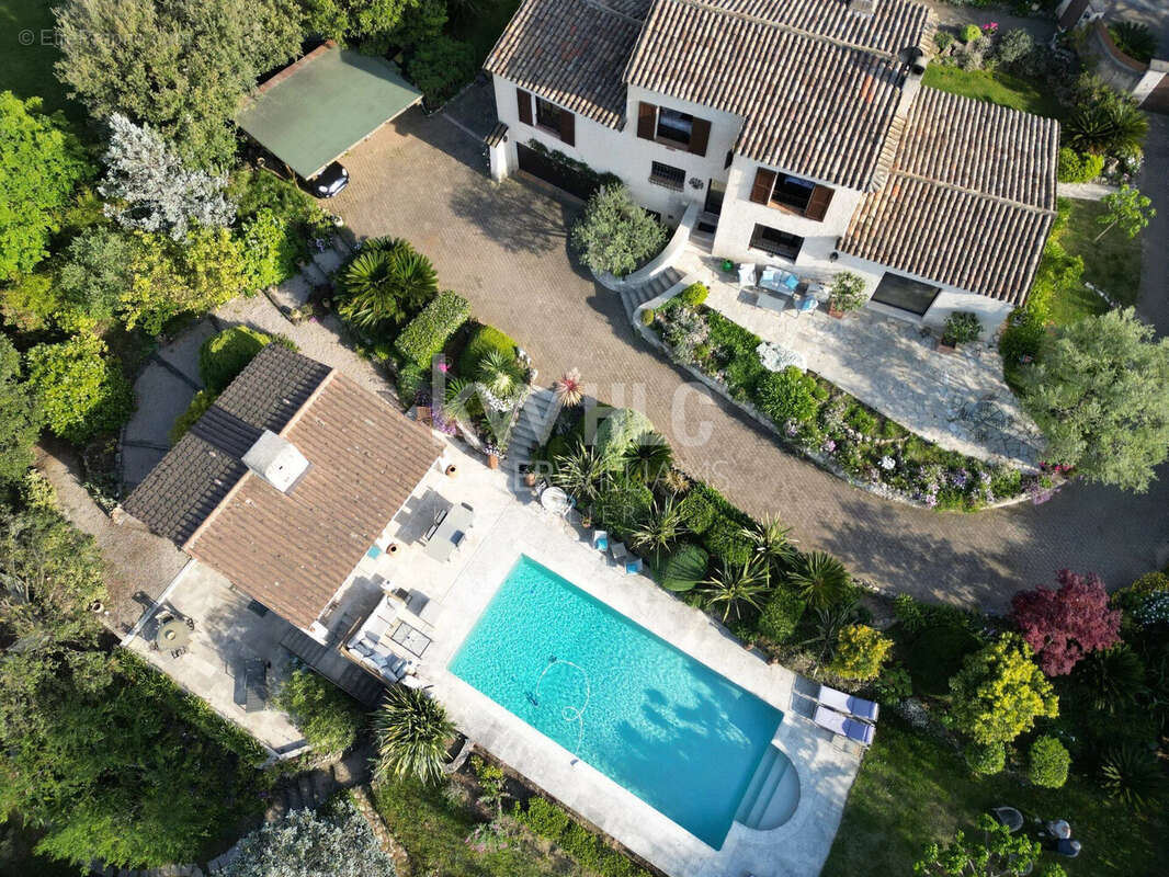 Maison à ROQUEFORT-LES-PINS