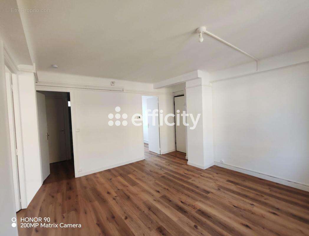 Appartement à MARSEILLE-4E