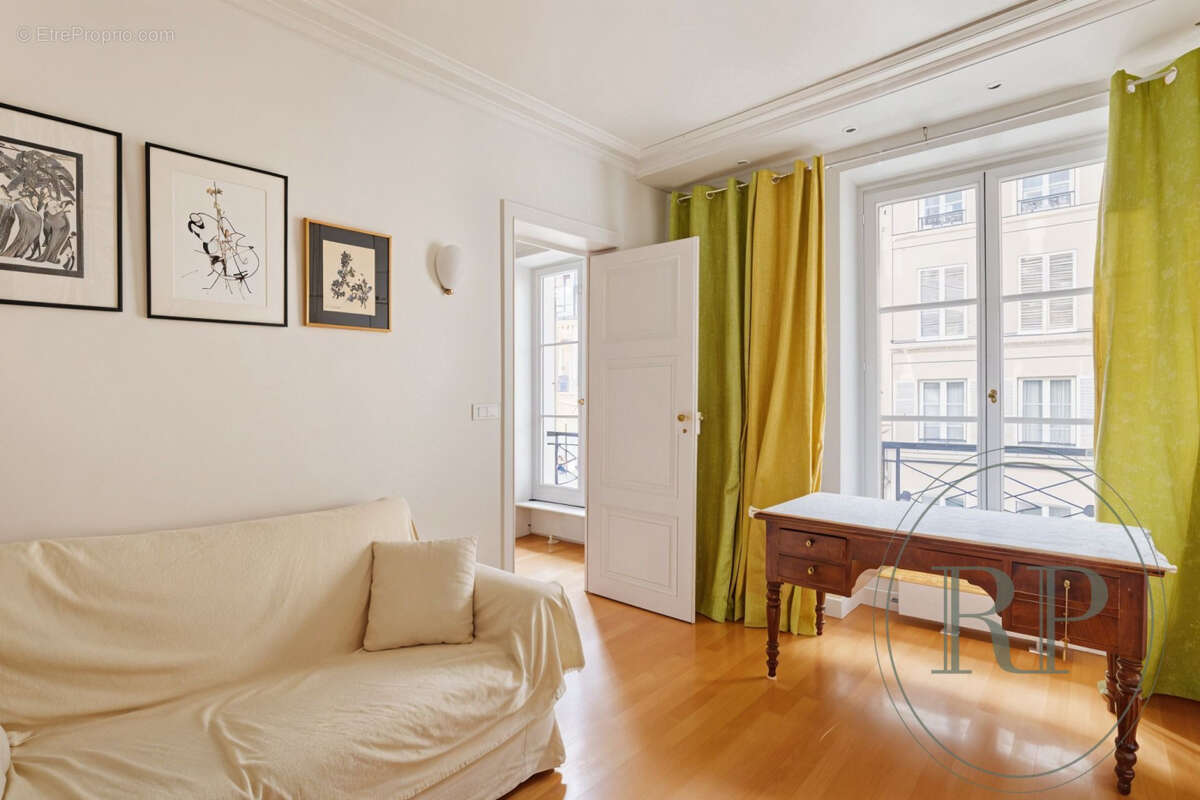 Appartement à PARIS-7E