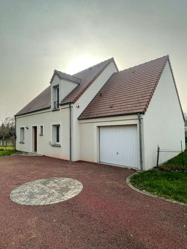 Maison à SAINT-JEAN-DE-BRAYE