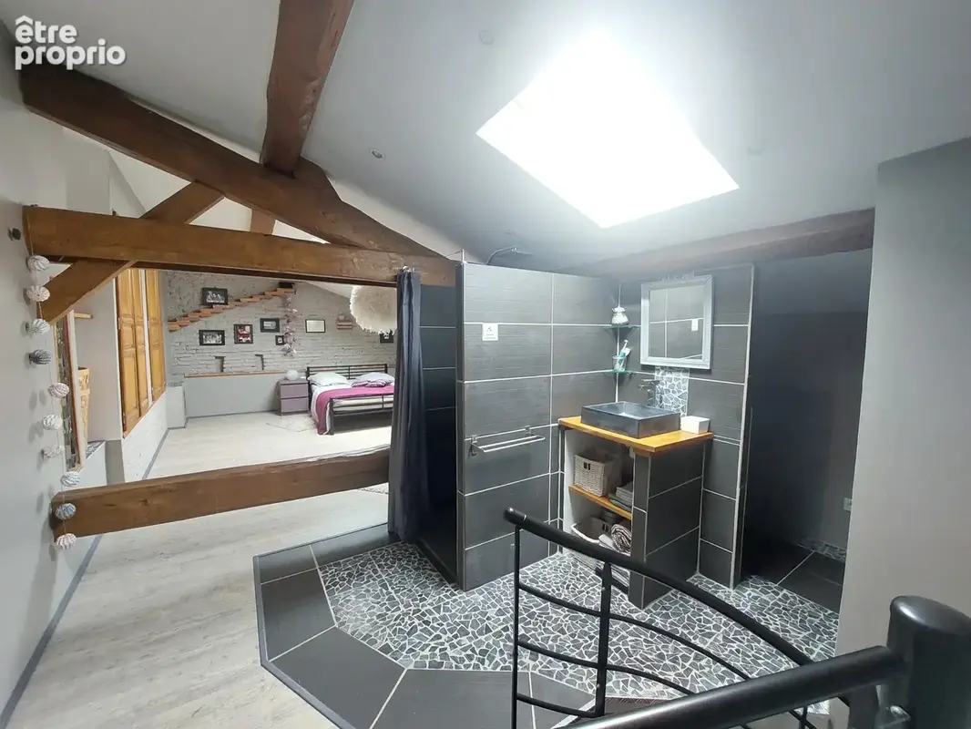 Maison de ville 7 pièces de 240 m2 avec jardin paysager, piscine et dépendances - photo 17