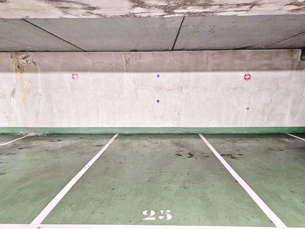 Parking à COURBEVOIE