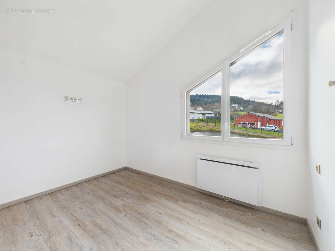 Maison à SAINT-PIERRE-EYNAC