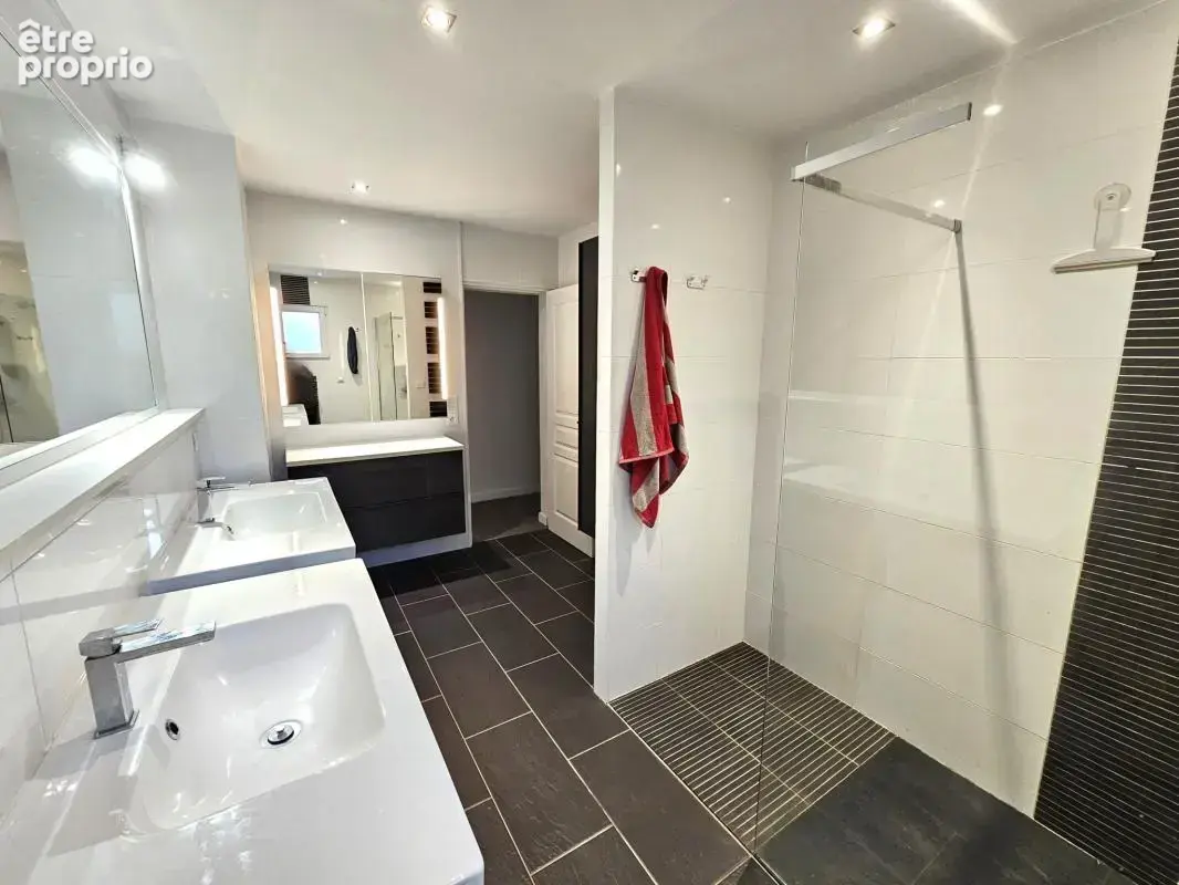 Belle propriété de 185m2 avec une piscine et des dépendances - photo 9