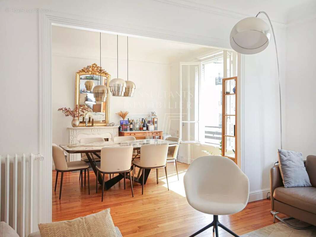 Appartement à PARIS-16E