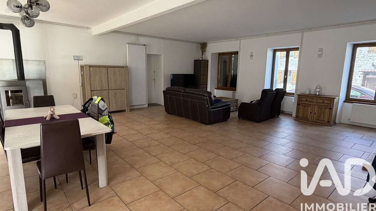 Maison 204 m² à Treignat  - photo 4