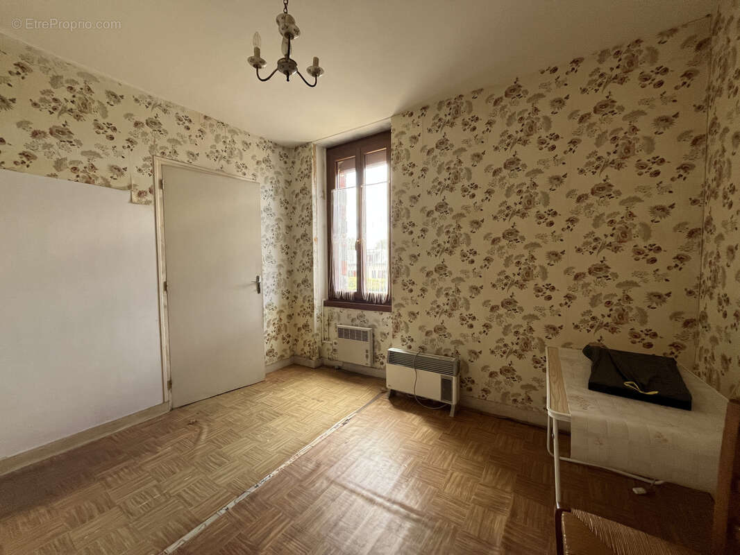 LES TOUCHES (44) - Maison ancienne à rénover 4 pièces et dépendances - photo 9