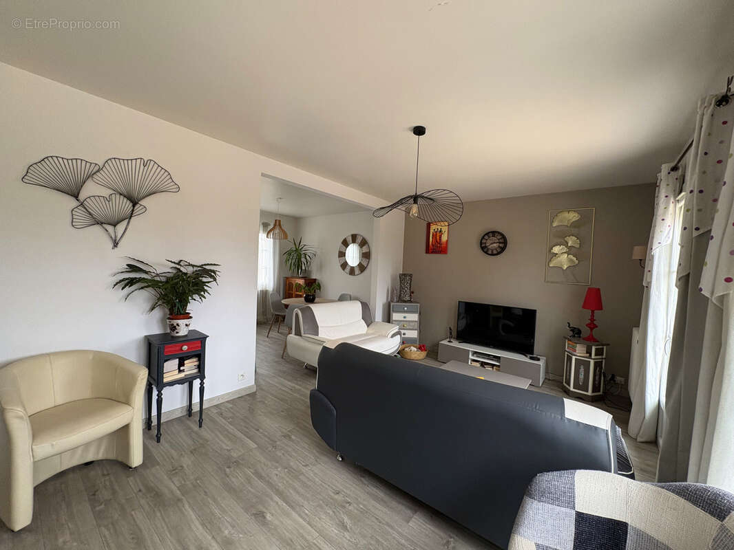 Maison à AZAY-SUR-CHER