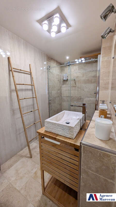 Appartement à COURBEVOIE