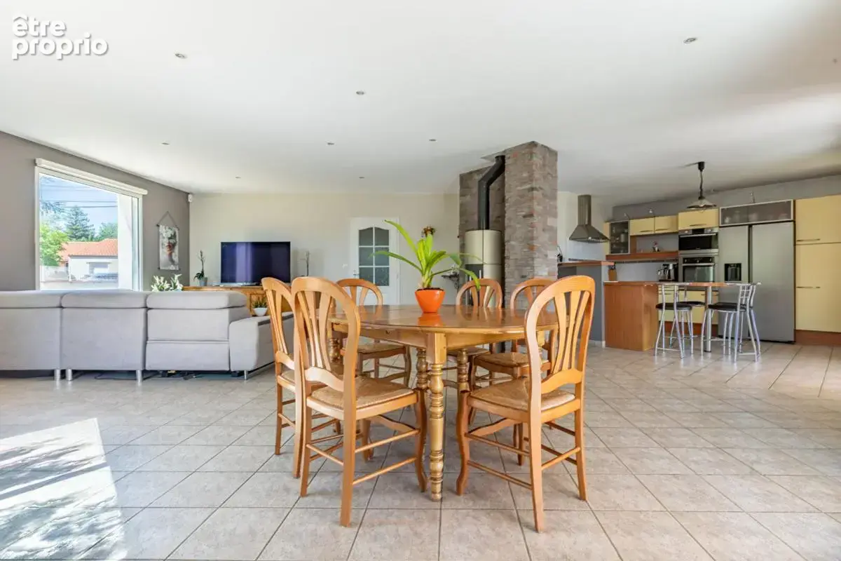 Maison Mouzillon 6 P . 4 Chs . Bureau . 177.85 M² . Double garages . T 1153 M² . Sous-sol - photo 2