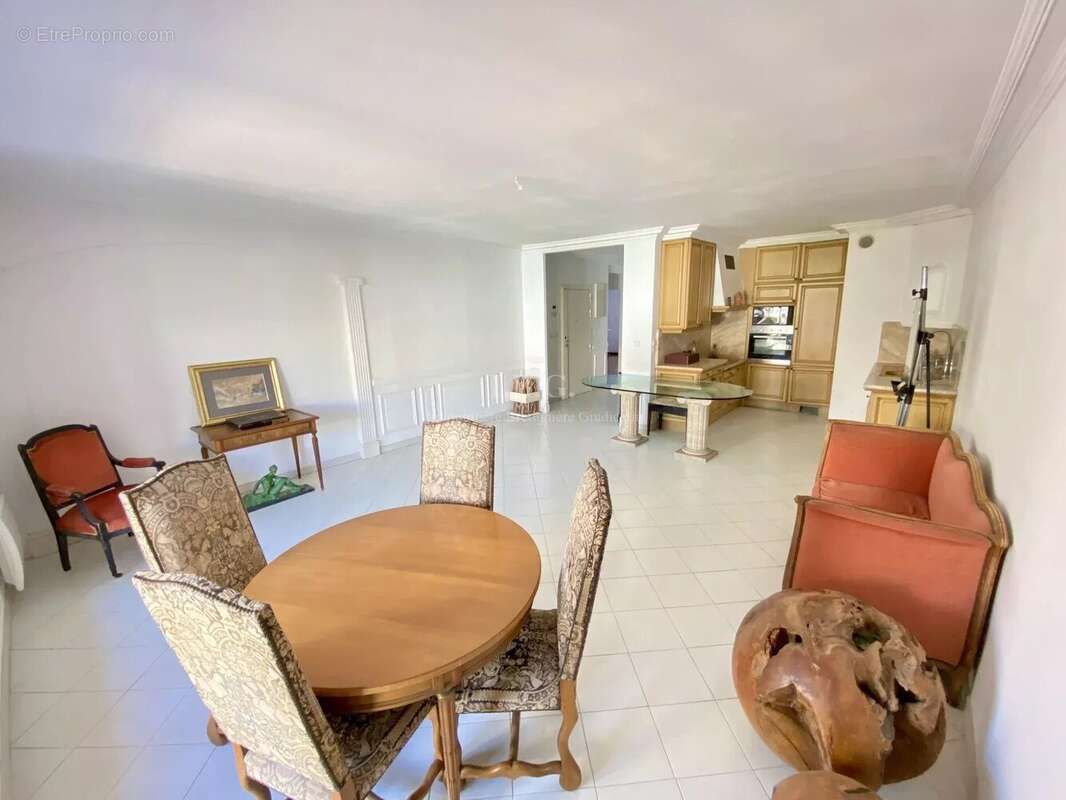 Appartement à MARSEILLE-8E