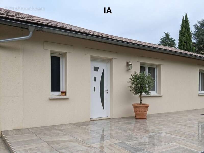 Maison à LE CHAMBON-FEUGEROLLES